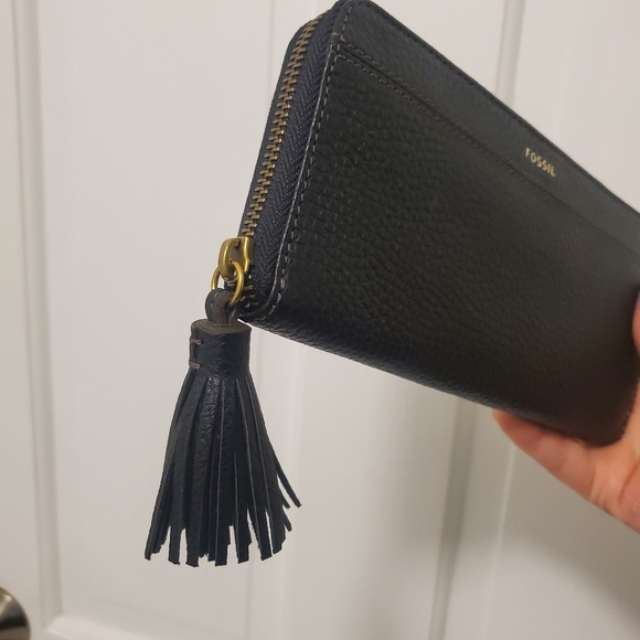 NWOT Fossil Tara Zip Close Black Pebble Grain Leather Accordian Wallet W/Tassle - Picture 6 of 7